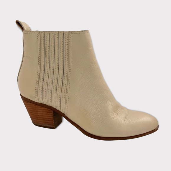 FRYE AND CO. Shoes - Frye & Co. Ivory Jacy Chelsea Boots